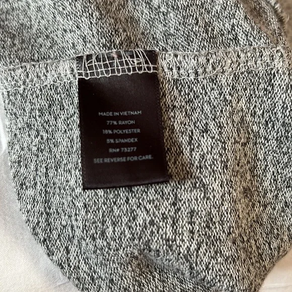 Simply Vera Vera Wang Womens Top Gray with White Pearls Size S Bell Slee… - Picture 11 of 12